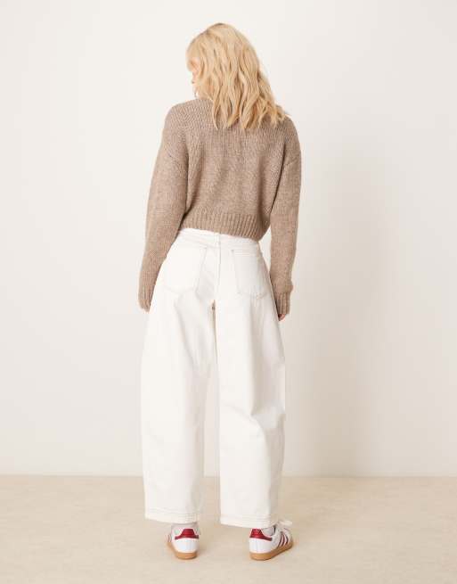 ASOS DESIGN – Cropped-Jeans in Ecru mit weitem, abgerundetem Bein und Knopfverschluss, 3 von 5