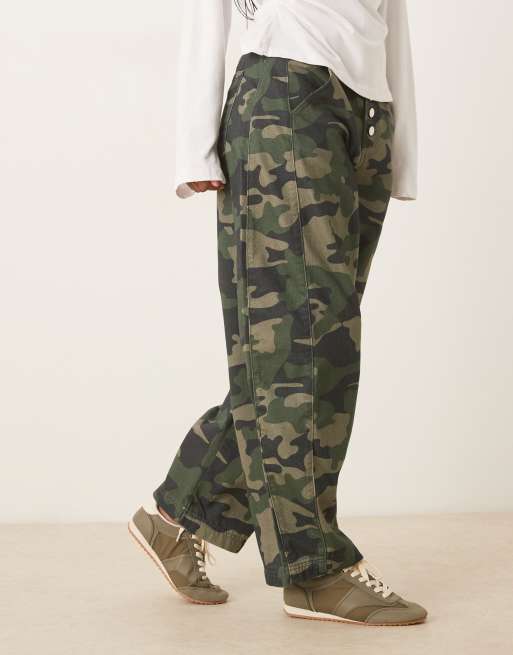 ASOS DESIGN - Cropped jeans med barrel-ben og knapgylp i camouflageprint, 2 af 5