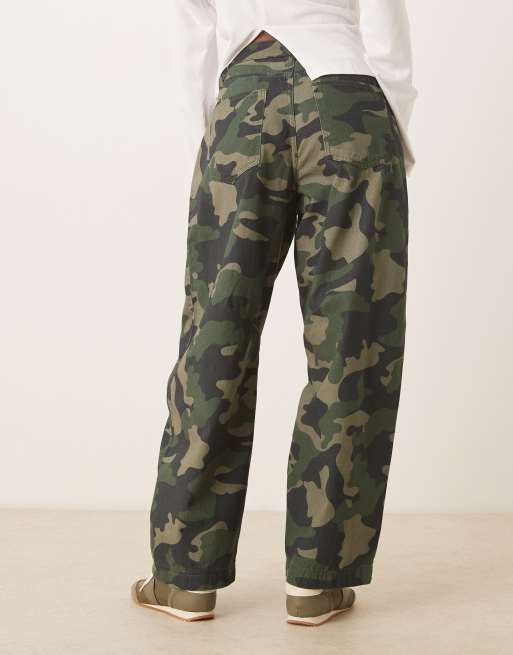ASOS DESIGN - Cropped jeans med barrel-ben og knapgylp i camouflageprint, 4 af 5
