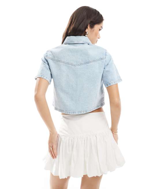 ASOS DESIGN – Cropped Jeanshemd in blasser Waschung, 3 von 4