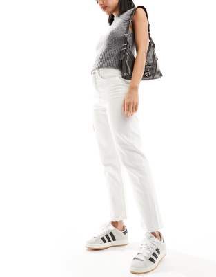 cropped mid rise straight jeans in white