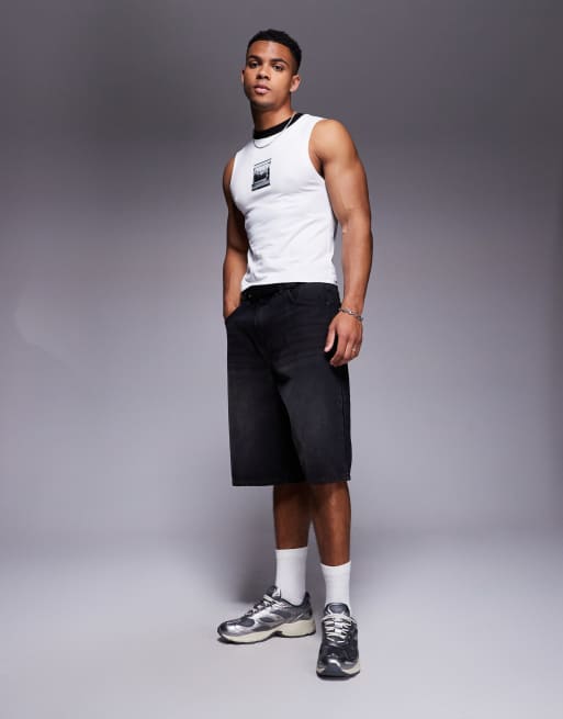 ASOS DESIGN cropped muscle fit tank top with chest graphic in light gray , 3 of 4