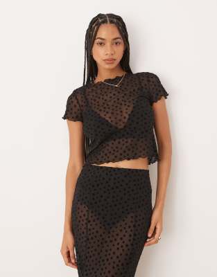 ASOS DESIGN - Cropped-Oberteil aus Netzstoff in Schwarz mit beflocktem Blumenmuster