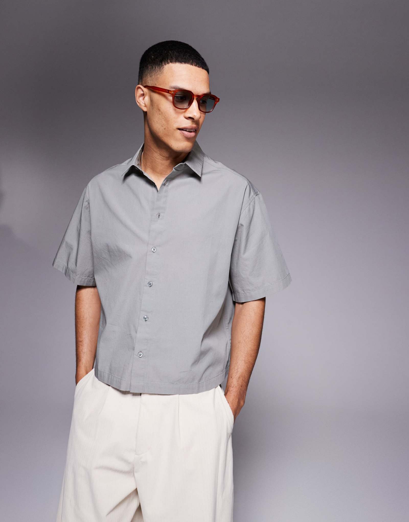 ДИЗАЙНЕРСКАЯ укороченная рубашка из поплина оверсайз от ASOS серого цвета