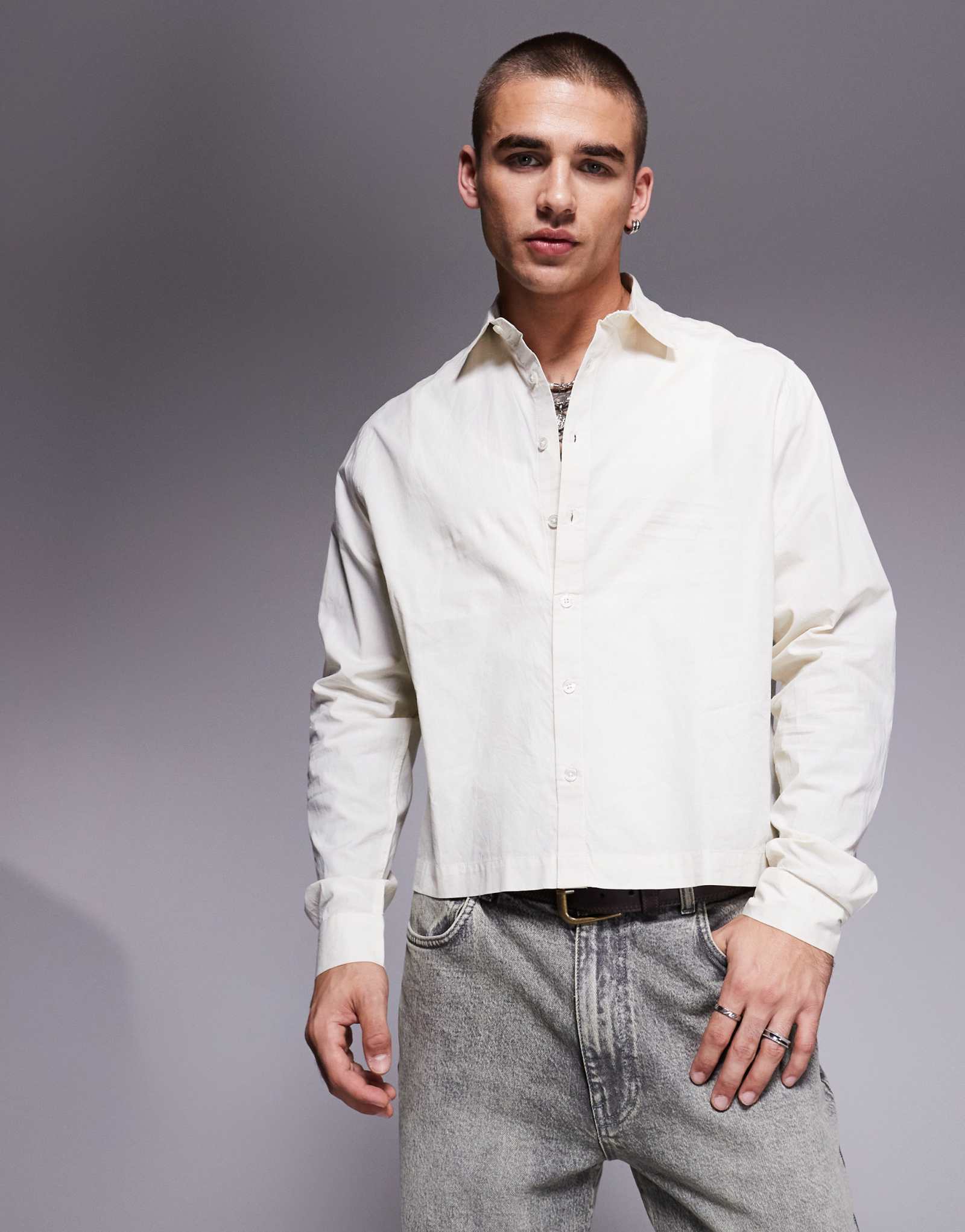 ДИЗАЙНЕРСКАЯ укороченная рубашка из поплина оверсайз от ASOS в цвете stone