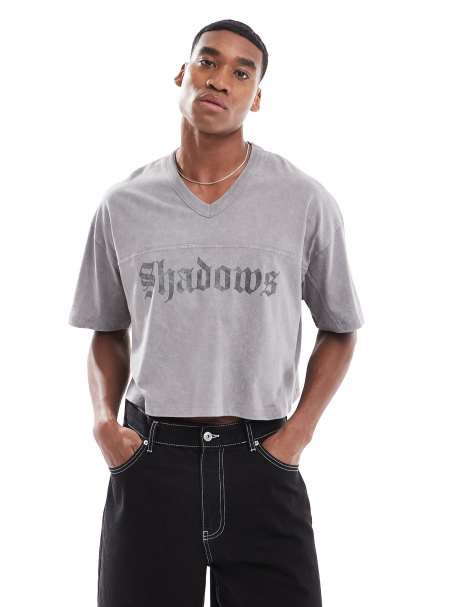 ASOS DESIGN - Cropped oversized T-shirt met V-hals van 220g/m² zware stof met tekstprint op de voorkant in bruin met wassing - view 1