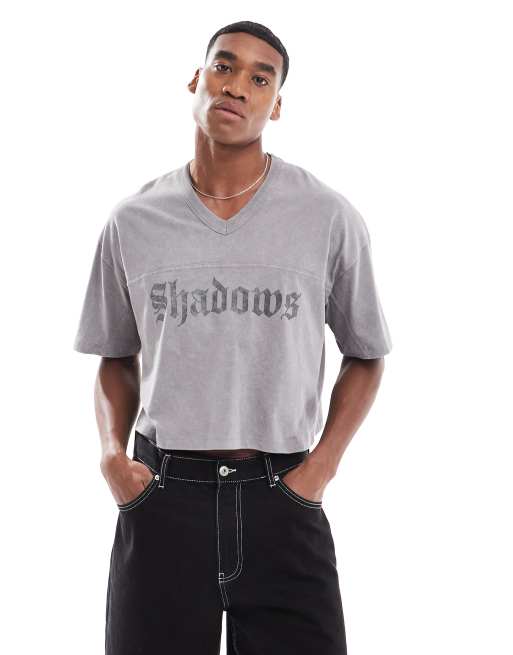 ASOS DESIGN - Cropped oversized T-shirt met V-hals van 220g/m² zware stof met tekstprint op de voorkant in bruin met wassing