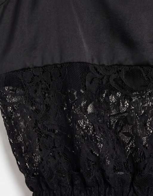 ASOS DESIGN cropped satin cami med blondestykke og bindebånd i taljen i sort, 7 af 8