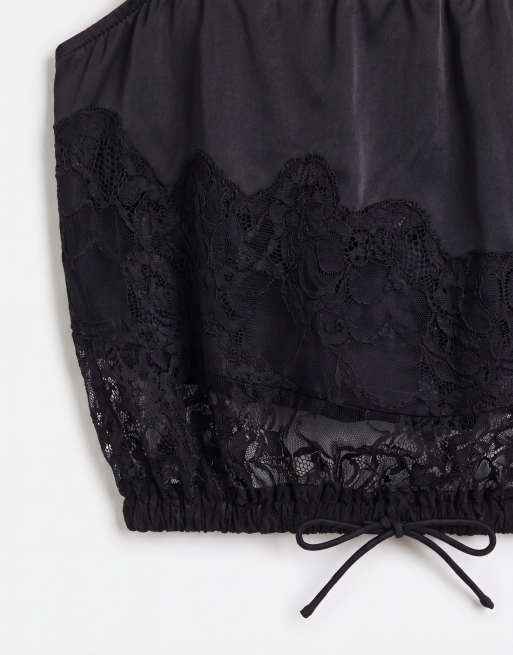 ASOS DESIGN cropped satin cami med blondestykke og bindebånd i taljen i sort, 8 af 8