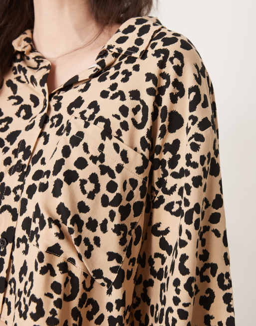 ASOS DESIGN cropped shirt in animal print (part of a set), 2 of 4