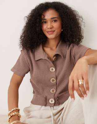 ASOS DESIGN - Cropped skjorte med knapper og vaffelstruktur i chokoladebrun vask - view 1