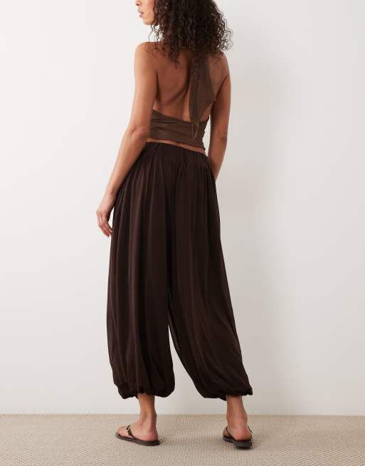 ASOS DESIGN cropped soft balloon trousers with deep waistband in chocolate, 5 of 5