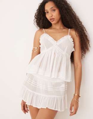 ASOS DESIGN - Cropped Strand-Oberteil aus Baumwolle in Weiß mit Knitterstruktur