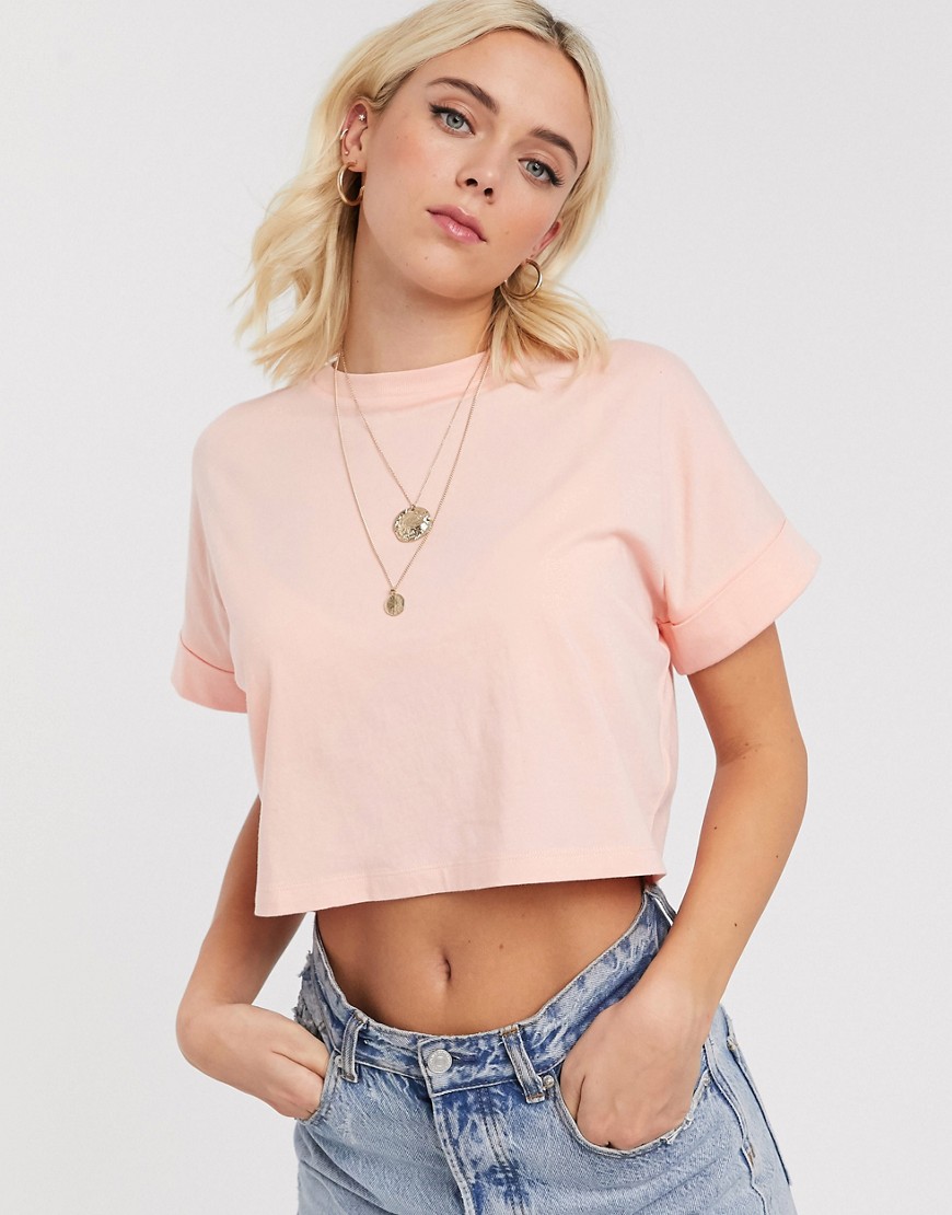 ASOS DESIGN - Cropped T-shirt met rolmouwen in roze