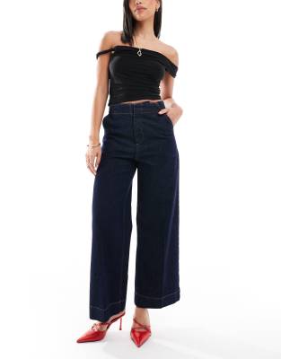 cropped tailored wide leg jeans with front creases in rinse-Navy