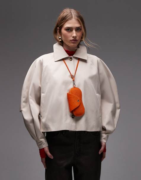 ASOS DESIGN – Cropped-Trenchcoat in Beige mit Cape-Detail am Rücken - view 1