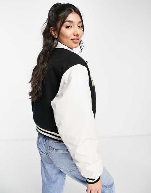 ASOS DESIGN - Cropped varsity bomberjack in zwart, 2 van 4