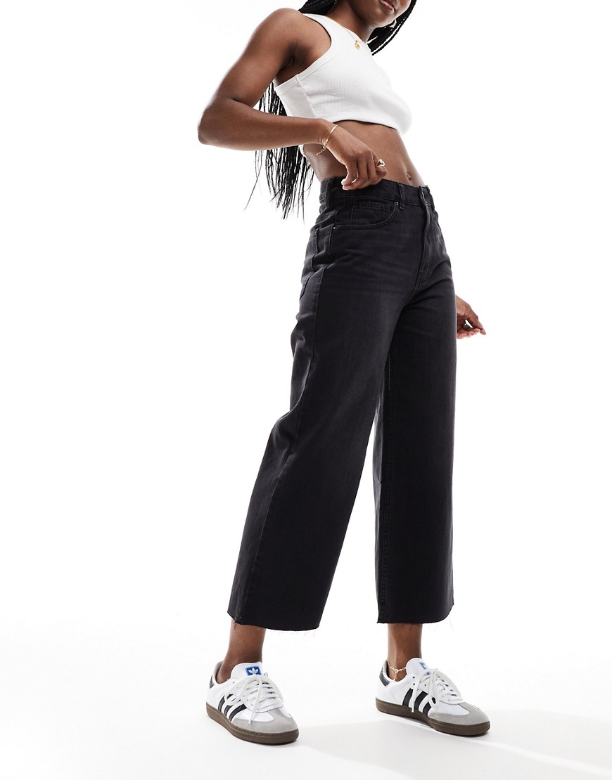 cropped wide leg jeans in washed black
