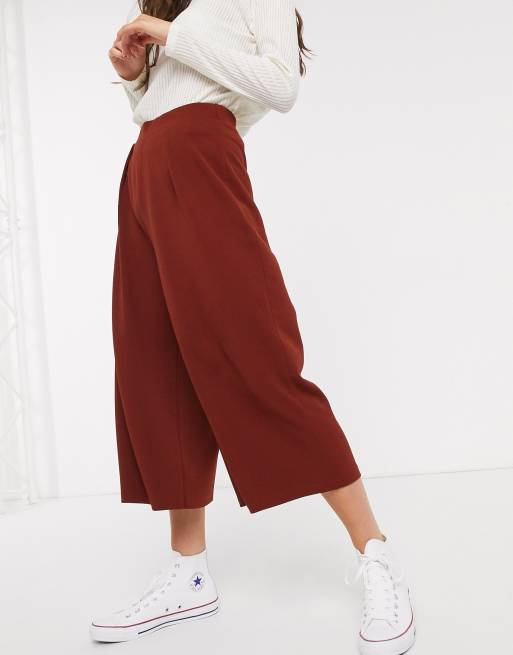 ASOS DESIGN cropped wide leg trouser with pleat in crepe