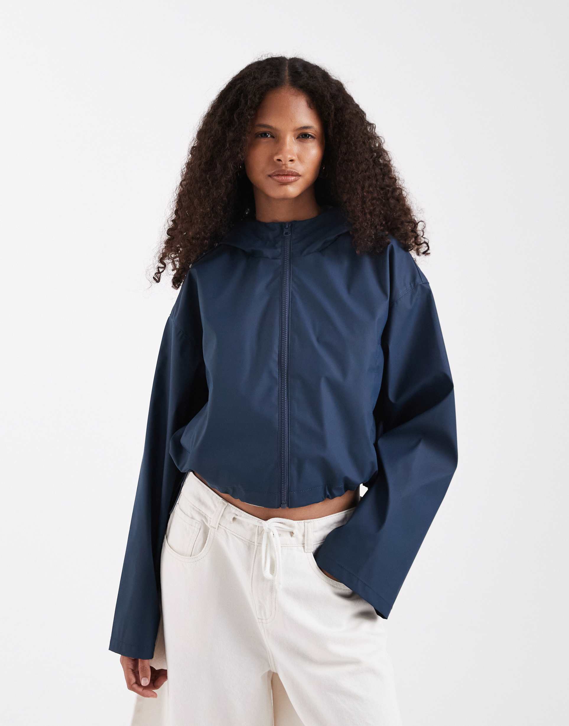 asos design croppped rubberized rain jacket with hood in navy