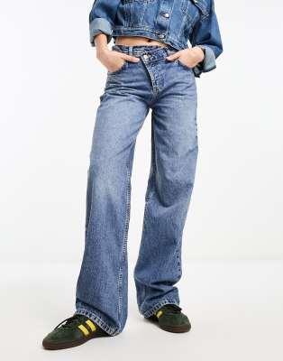 cross front wide leg jean in dark blue