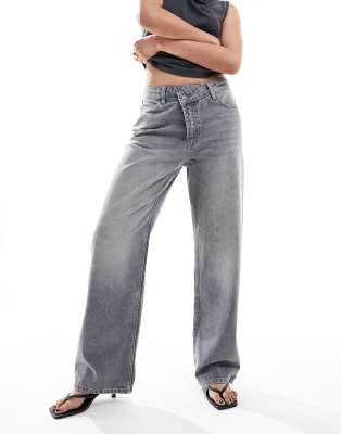 cross front wide leg jean in gray