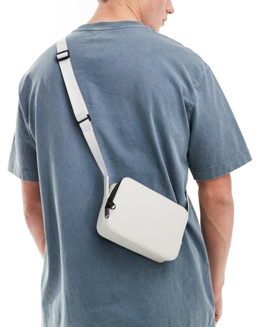 ASOS DESIGN - Crossbody cameratas van imitatieleer in grijs, 4 van 4