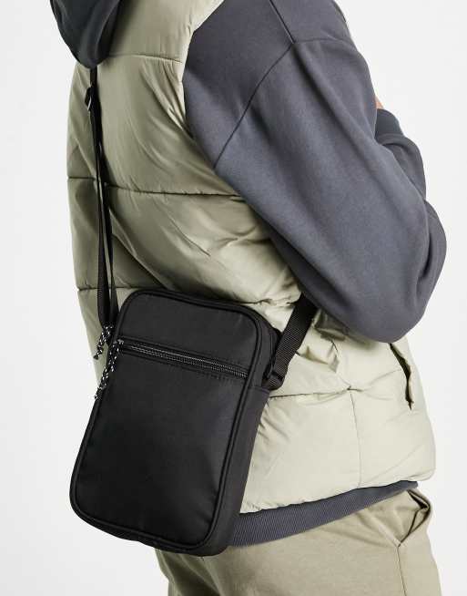 ASOS DESIGN - Crossbody flighttas met contrasterende ritstrekker in zwart, 2 van 4