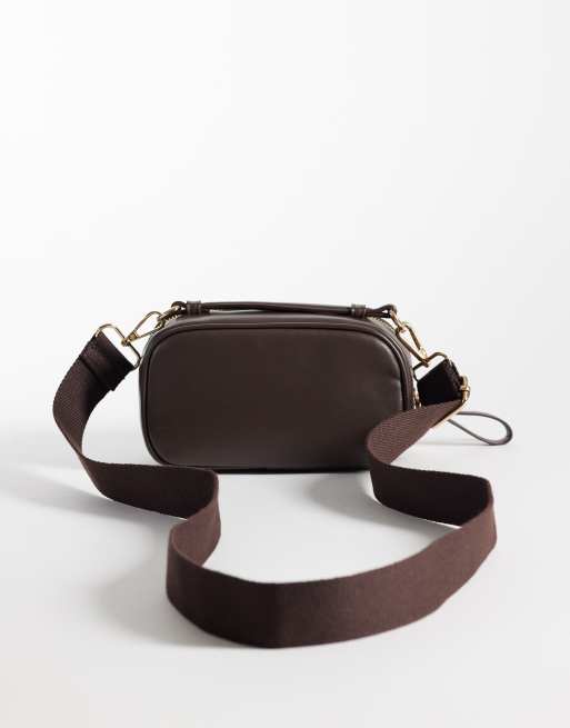 ASOS DESIGN – Crossbody-Kameratasche in Schokobraun, 4 von 4