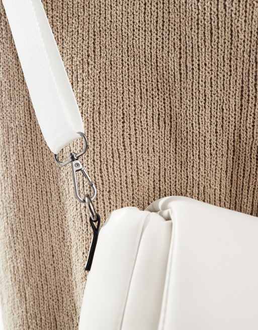 ASOS DESIGN - Crossbody tas van imitatieleer met gewatteerd ontwerp in ecru, 2 van 4
