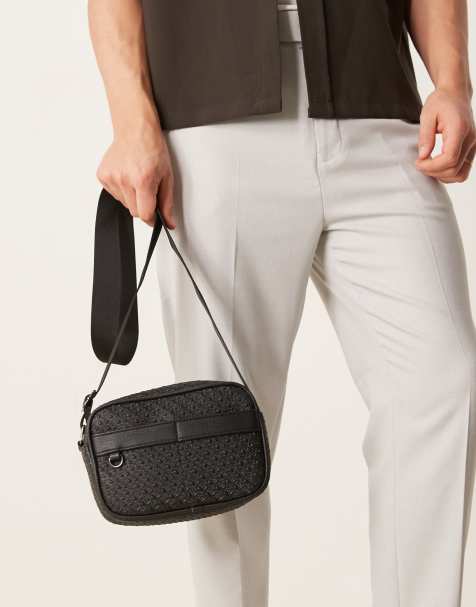 ASOS DESIGN - Crossbody tas van imitatieleer met monogramdetail in zwart - view 1