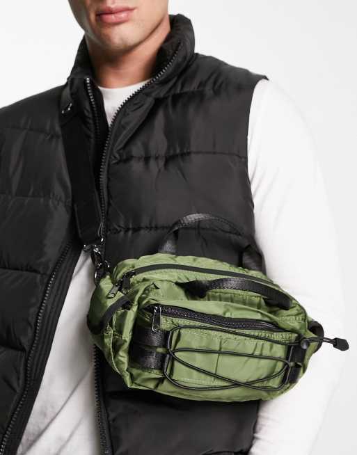 ASOS DESIGN - Crossbody tas van nylon in kaki met zwarte tech details - KAKI