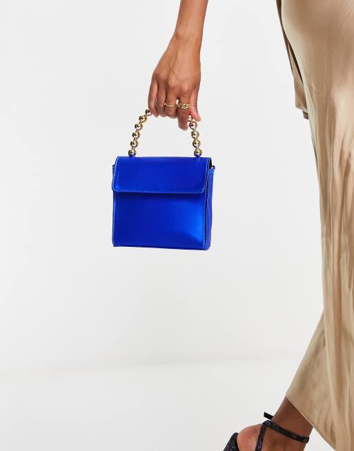 ASOS DESIGN - Crossbody tas van satijn met handvat van gouden kralen op de bovenkant en afneembare band in blauw