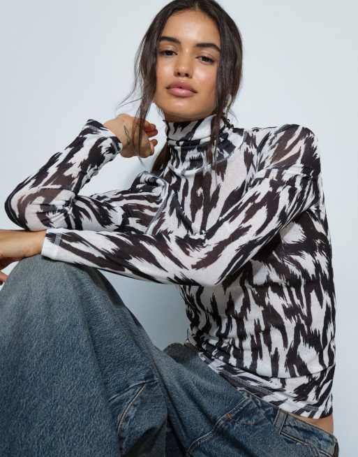 ASOS DESIGN - cuello alto transparente de manga larga con estampado zebra en monocromo, 2 de 8