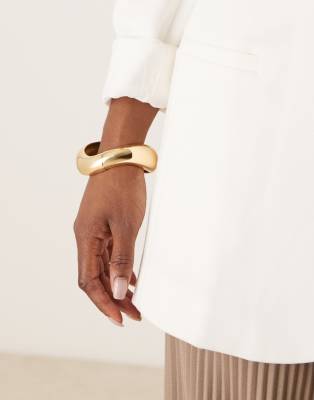 cuff bracelet with twist design in gold