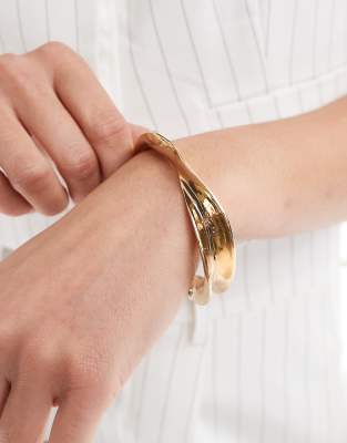 ASOS DESIGN ASOS DESIGN cuff bracelet with wave wiggle detail in gold tone