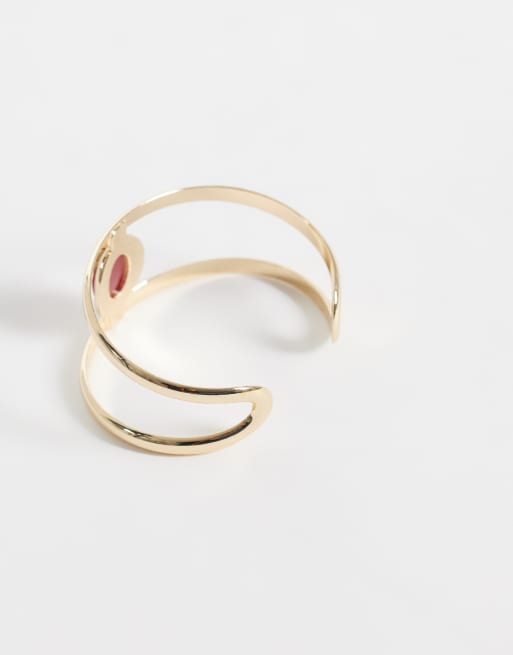 ASOS DESIGN cuffarmband met detail van ingezette rode harssteen in goudkleur, 3 van 3
