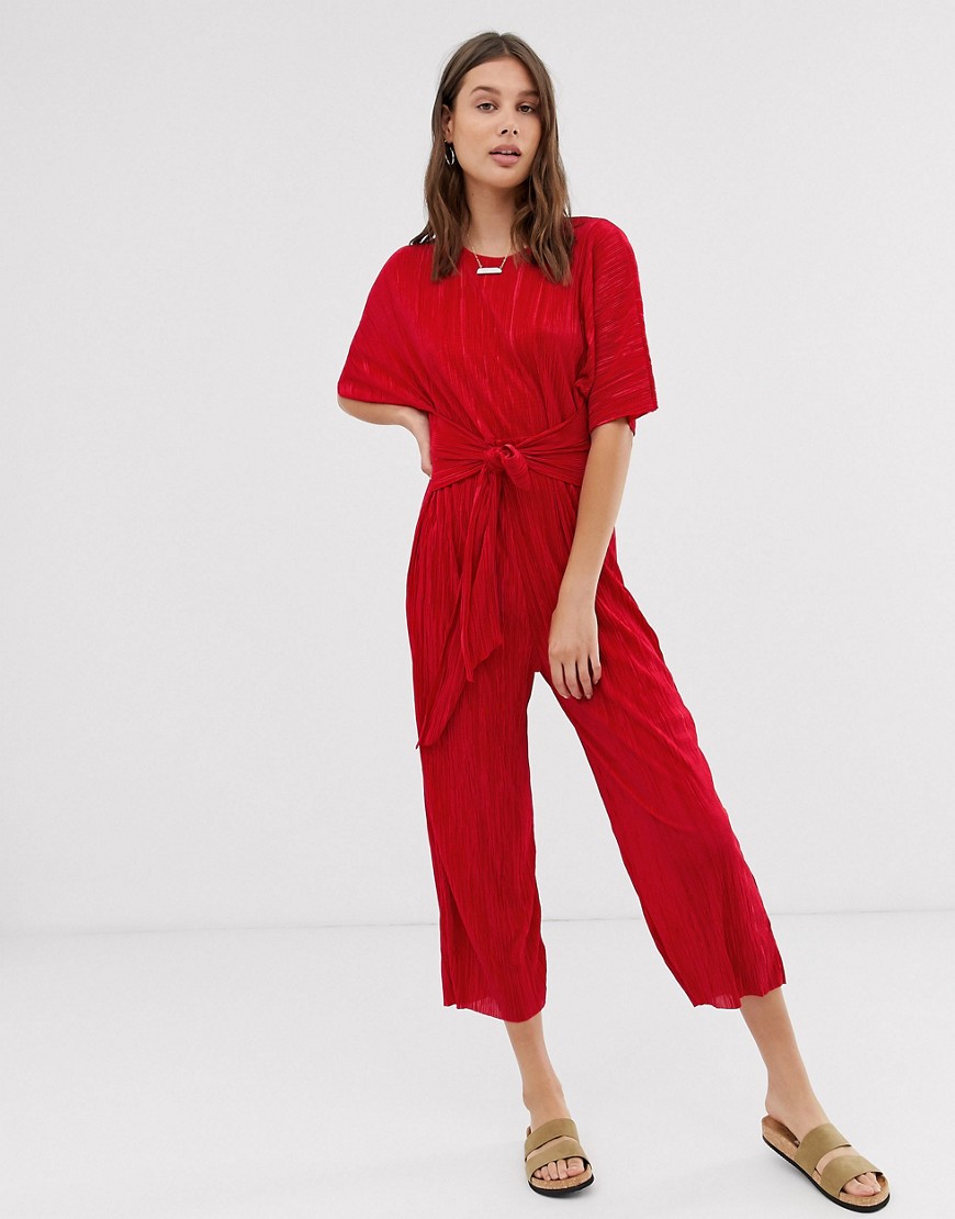 ASOS DESIGN - Culotte-jumpsuit met plissé en gestrikte voorkant-Rood