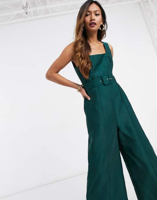 ASOS DESIGN – Culotte-Jumpsuit mit eckigem Ausschnitt und Gürtel in Dunkelgrün