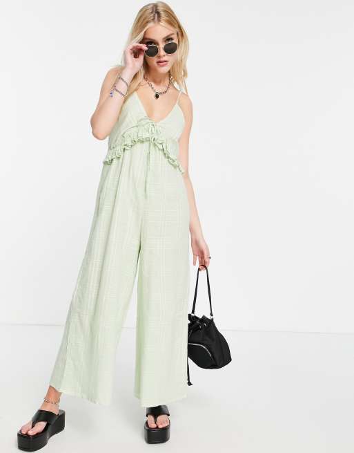 ASOS DESIGN Culotte Jumpsuit mit V Ausschnitt Ruschen und Bindeband in Hellblau ASOS