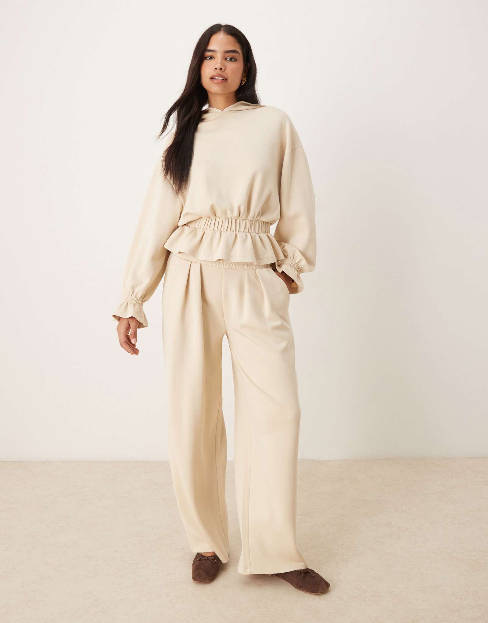 Спортивные брюки ASOS DESIGN cupro со сверхширокими штанинами из камня