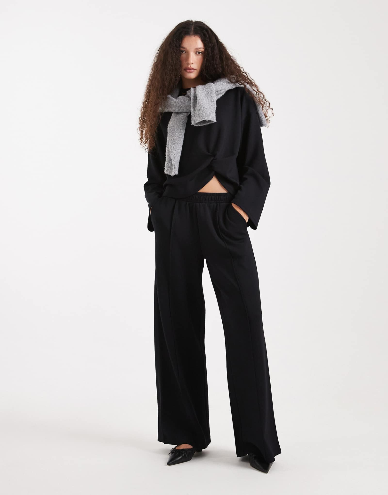 Спортивные брюки ASOS DESIGN cupro с широкими штанинами черного цвета