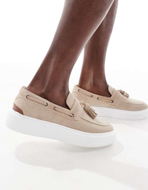 ASOS DESIGN - Mocassins en daim à pampilles et semelle compensée - Taupe 