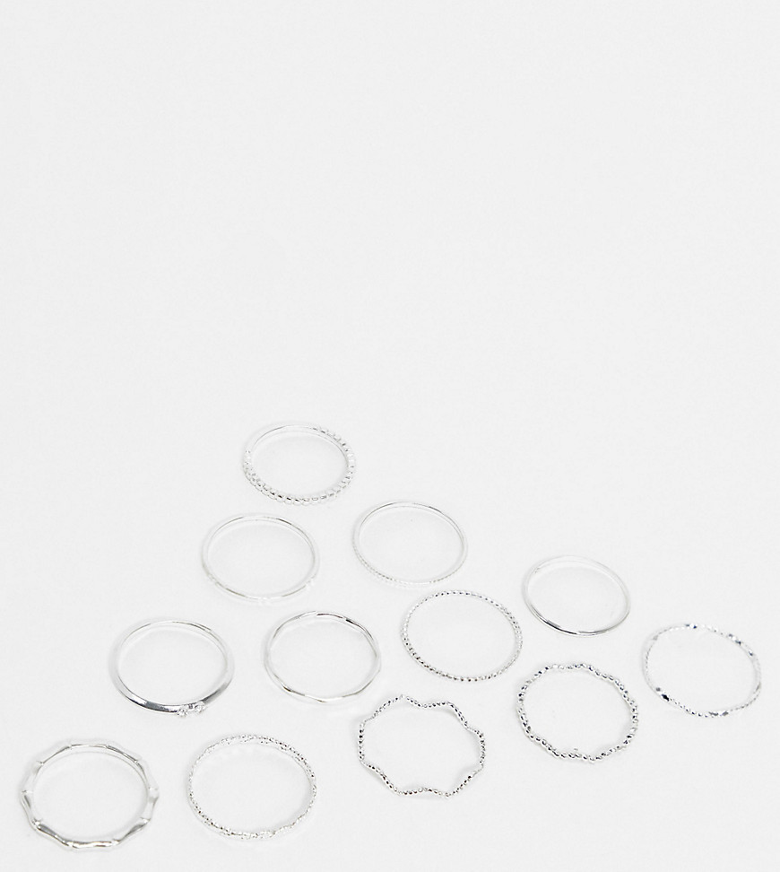 ASOS DESIGN Curve – 12-pack silverfärgade ringar med tvinnade och graverade modeller