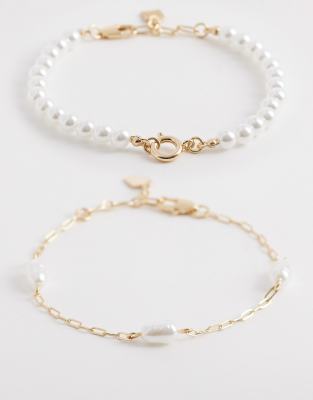 ASOS DESIGN Curve - 2er-Pack goldfarbene Armbänder mit Kunstperlen-Design