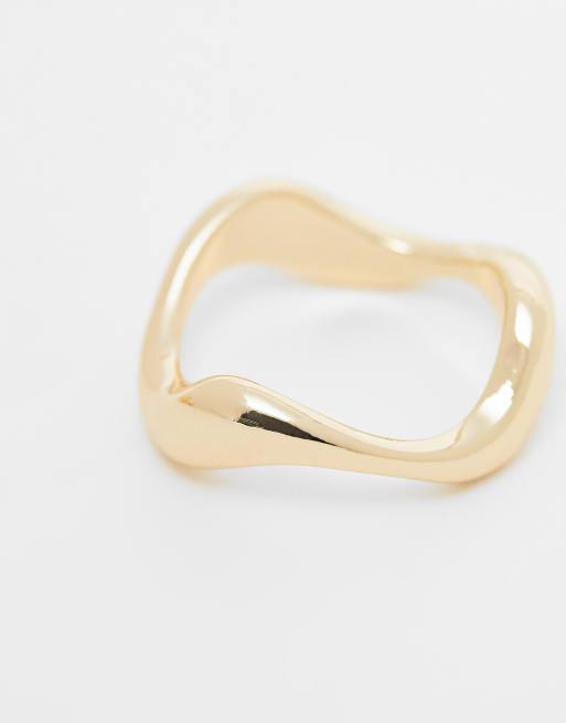 ASOS DESIGN Curve – 3er-Pack goldfarbene Ringe in verschiedenen minimalistischen Designs, 3 von 4