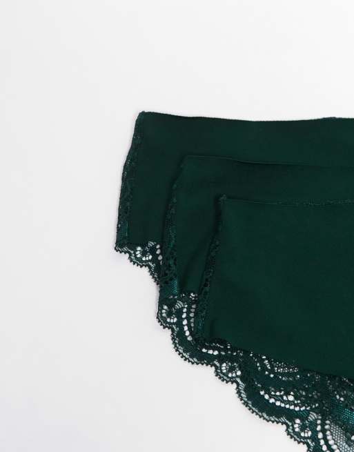 ASOS DESIGN Curve – 3er-Pack sich nicht abzeichnende Brazilian-Slips in Tannengrün mit Spitze, 2 von 3