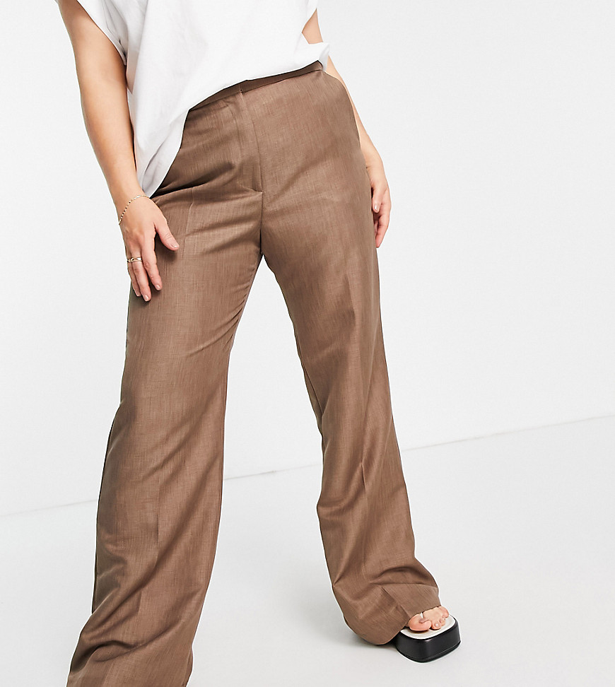 Plus-size trousers by ASOS DESIGN Do the smart thing Mid-rise Side pockets Wide leg Regular fit on the waist