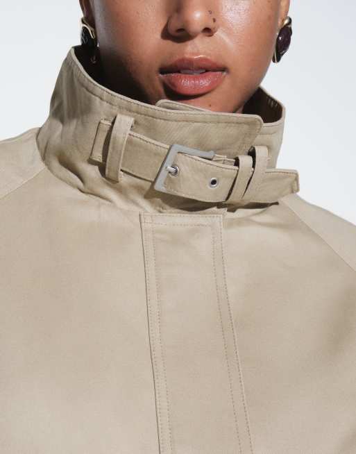 ASOS DESIGN Curve 80-tals utility kort trenchjacka i mörk sten, 2 av 4