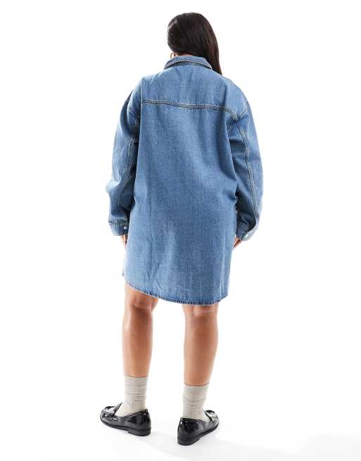 ASOS DESIGN Curve - Aangerimpelde denim mini overhemdjurk in mid-wash blauw, 4 van 4